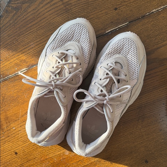 Adidas Women's Beige Mesh Sneakers ozweego - Picture 3 of 7